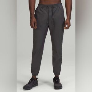 Mens Lululemon License to Train Jogger
Graphite Grey M
